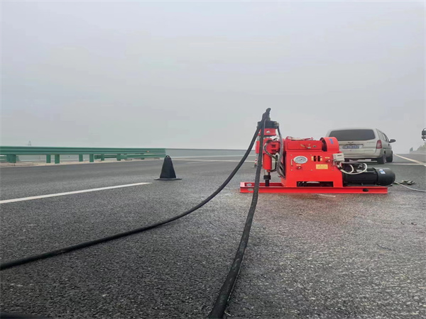 察雅马路路基路面开裂下沉注浆加固灌浆