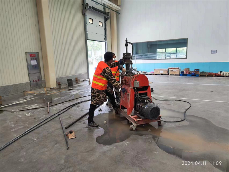 察雅厂房地面下沉塌陷注浆加固施工